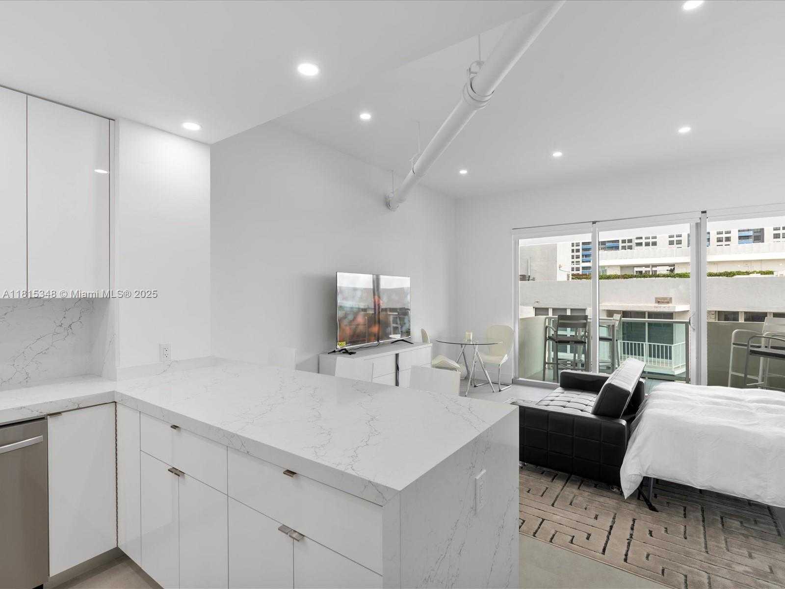 Small Image of 1200 WEST AVE #PH24, Miami Beach Number 4