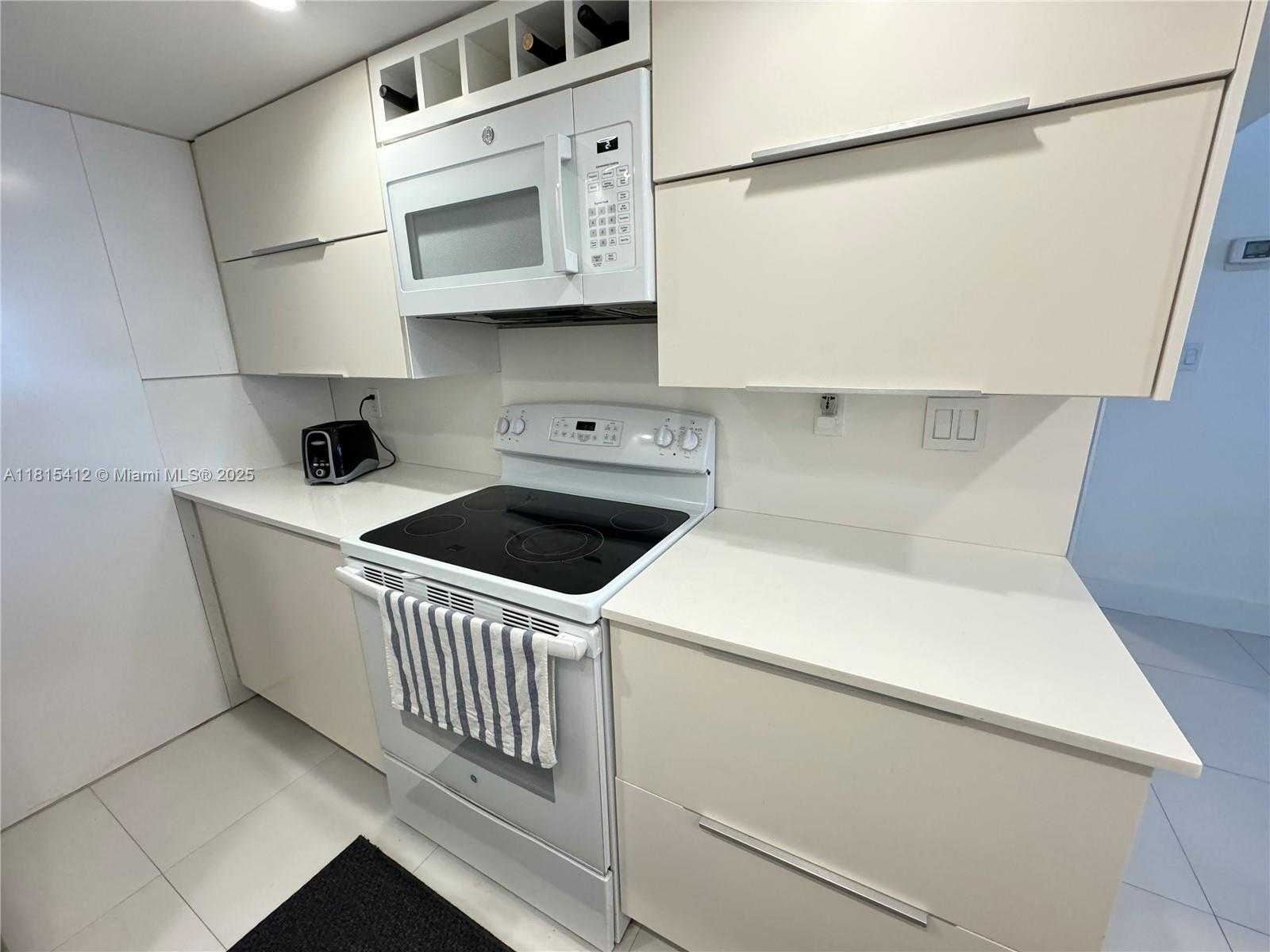 Small Image of 100 LINCOLN RD #1035, Miami Beach Number 4
