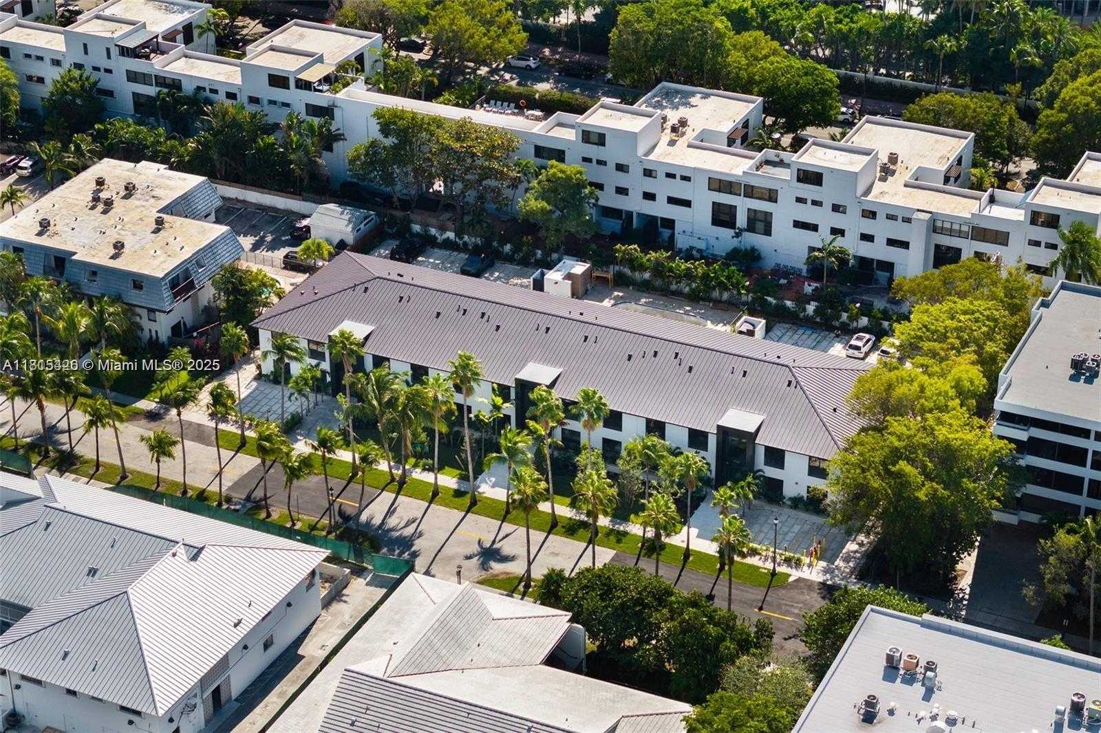 Small Image of 200 SUNRISE DR #200A, Key Biscayne Number 3