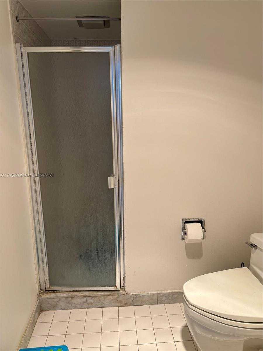 Small Image of 1865 SOUTH OCEAN DR #11I, Hallandale Beach Number 4
