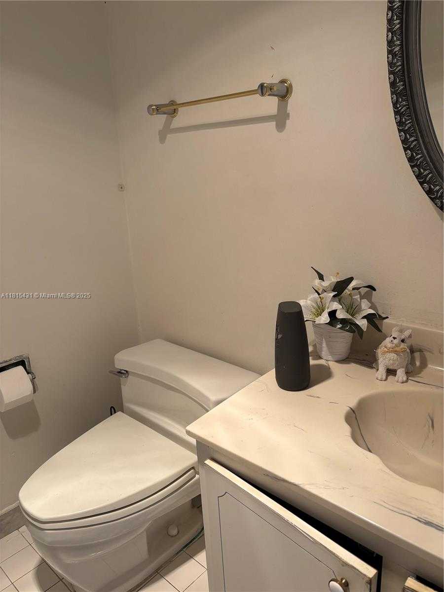 Small Image of 1865 SOUTH OCEAN DR #11I, Hallandale Beach Number 5
