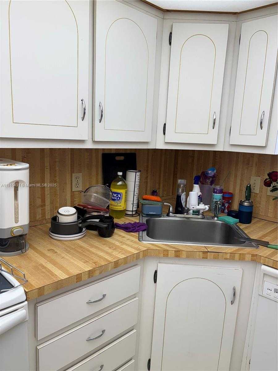 Small Image of 1865 SOUTH OCEAN DR #11I, Hallandale Beach Number 7