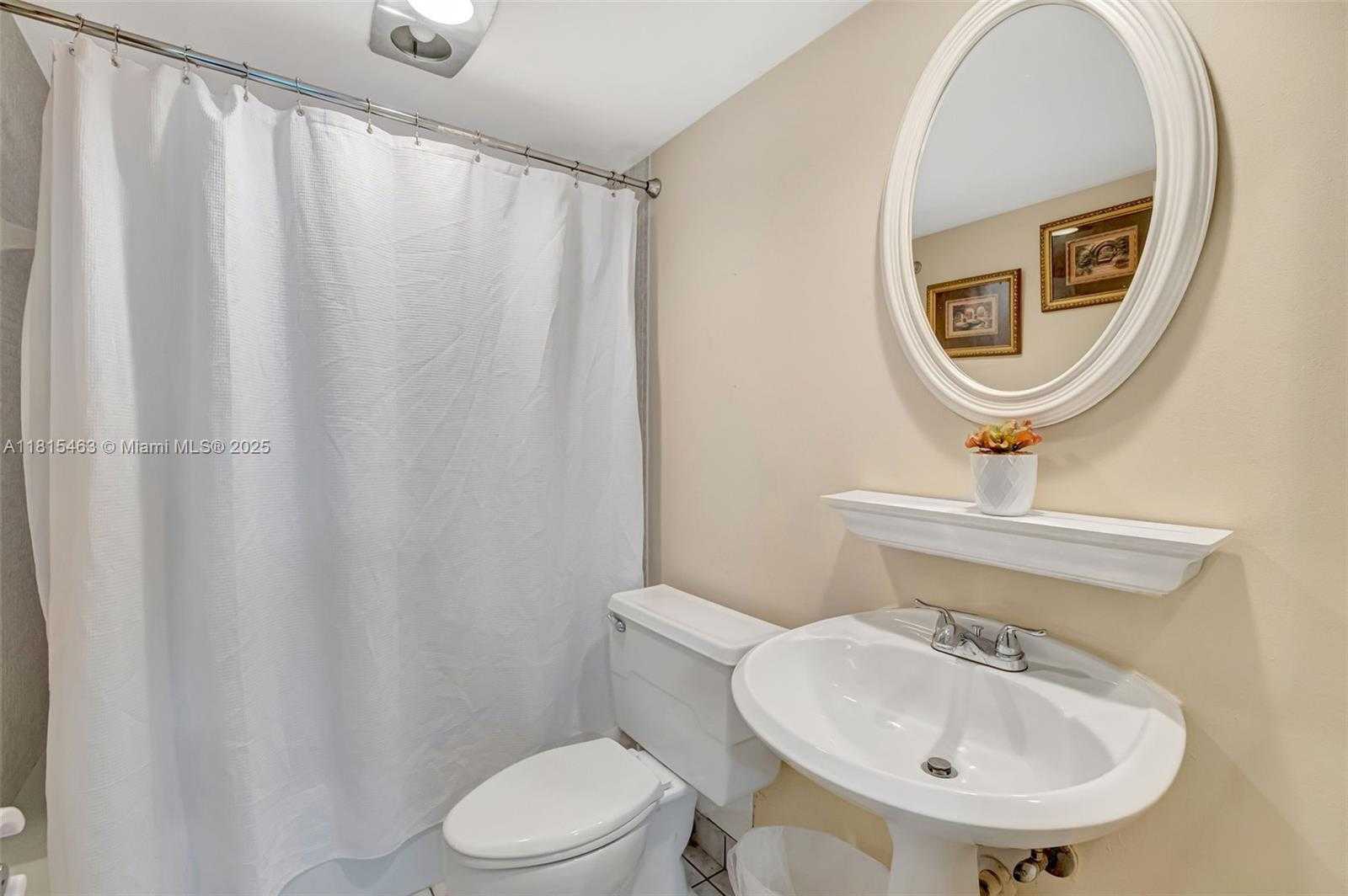 Small Image of 10101 EAST BAY HARBOR DR #502, Bay Harbor Islands Number 15