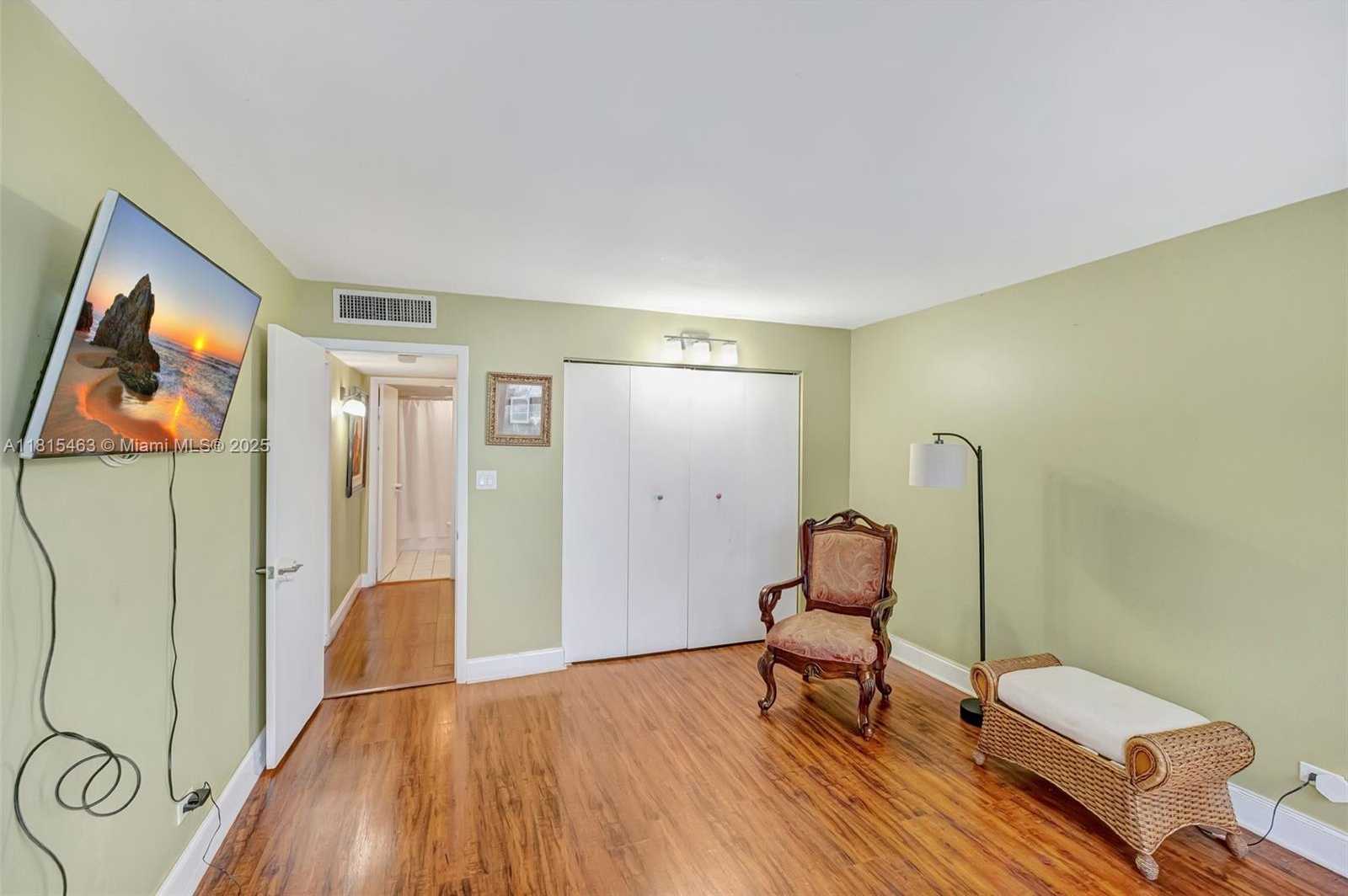 Small Image of 10101 EAST BAY HARBOR DR #502, Bay Harbor Islands Number 17