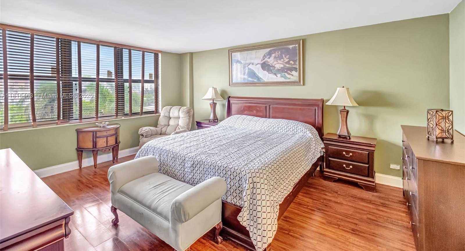 Small Image of 10101 EAST BAY HARBOR DR #502, Bay Harbor Islands Number 18