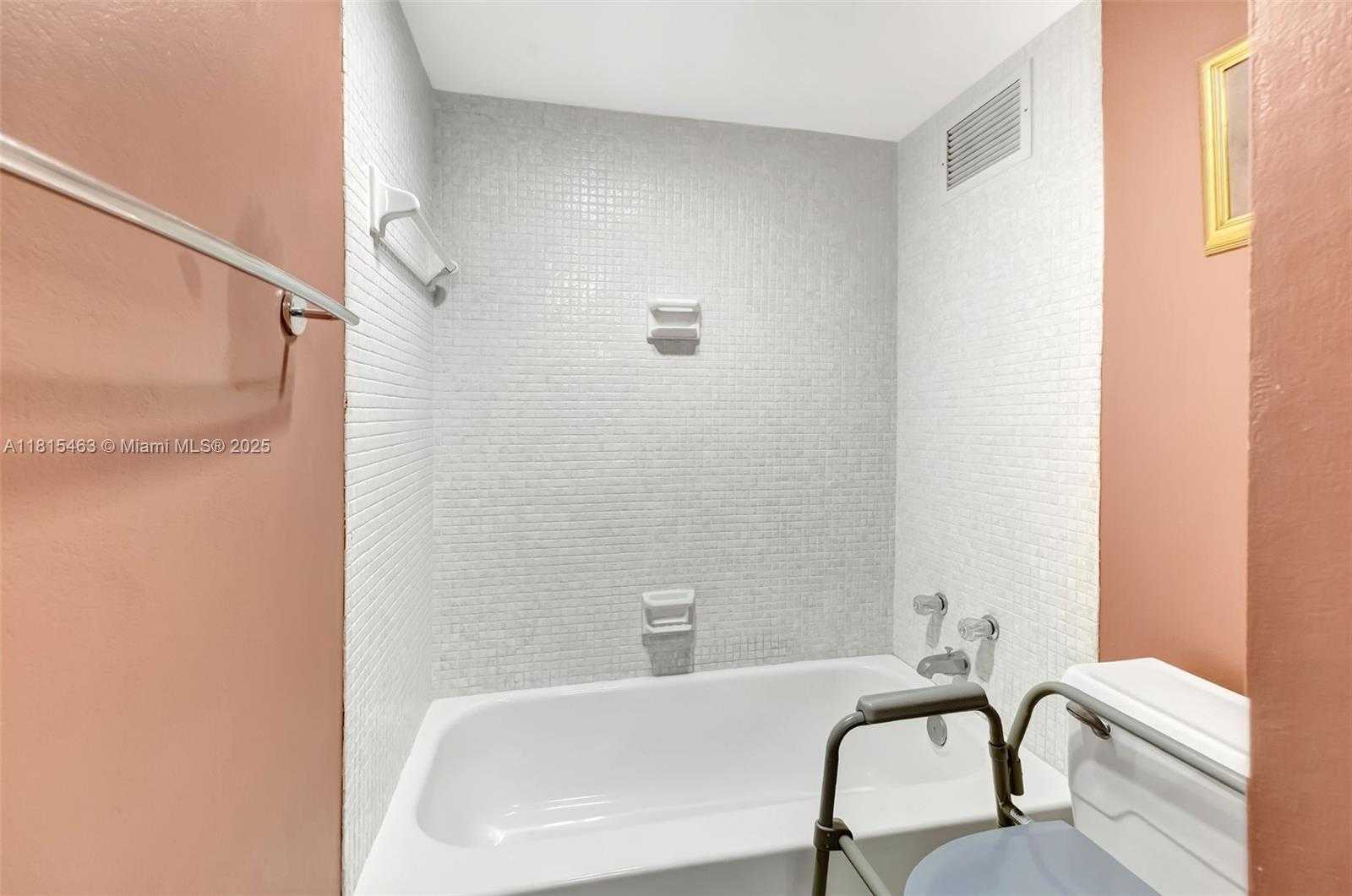 Small Image of 10101 EAST BAY HARBOR DR #502, Bay Harbor Islands Number 21