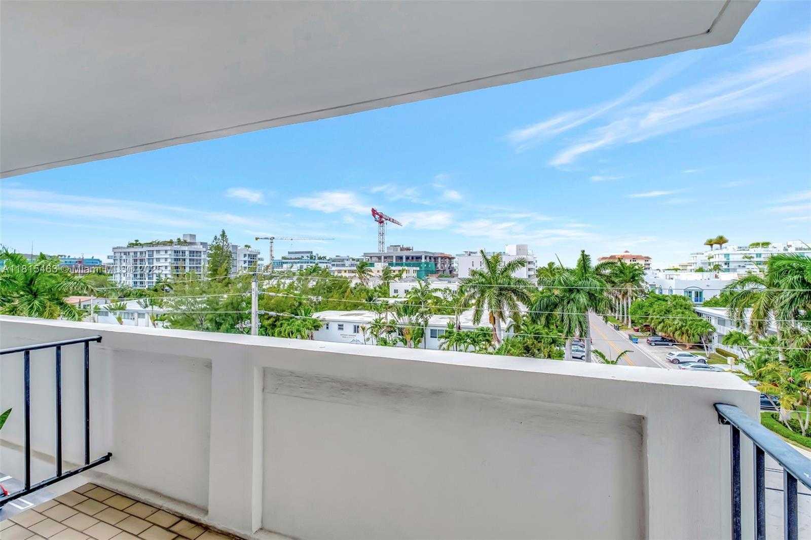 Small Image of 10101 EAST BAY HARBOR DR #502, Bay Harbor Islands Number 22