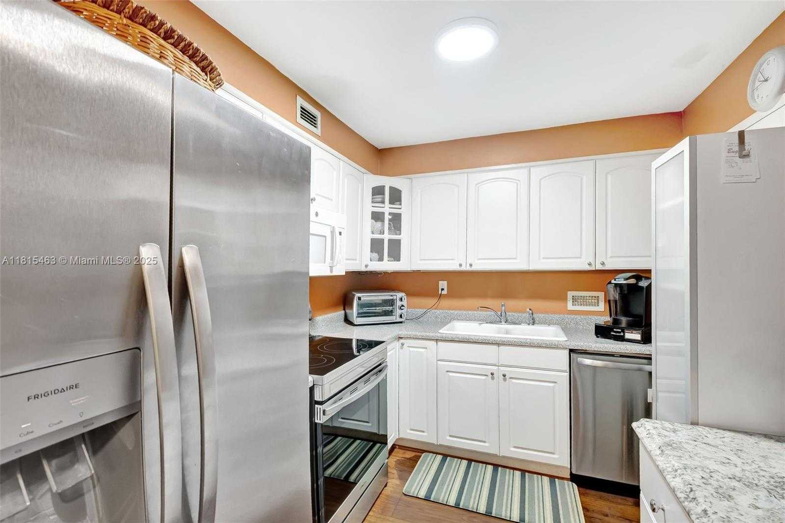 Small Image of 10101 EAST BAY HARBOR DR #502, Bay Harbor Islands Number 5