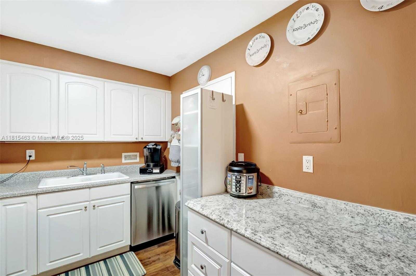Small Image of 10101 EAST BAY HARBOR DR #502, Bay Harbor Islands Number 6
