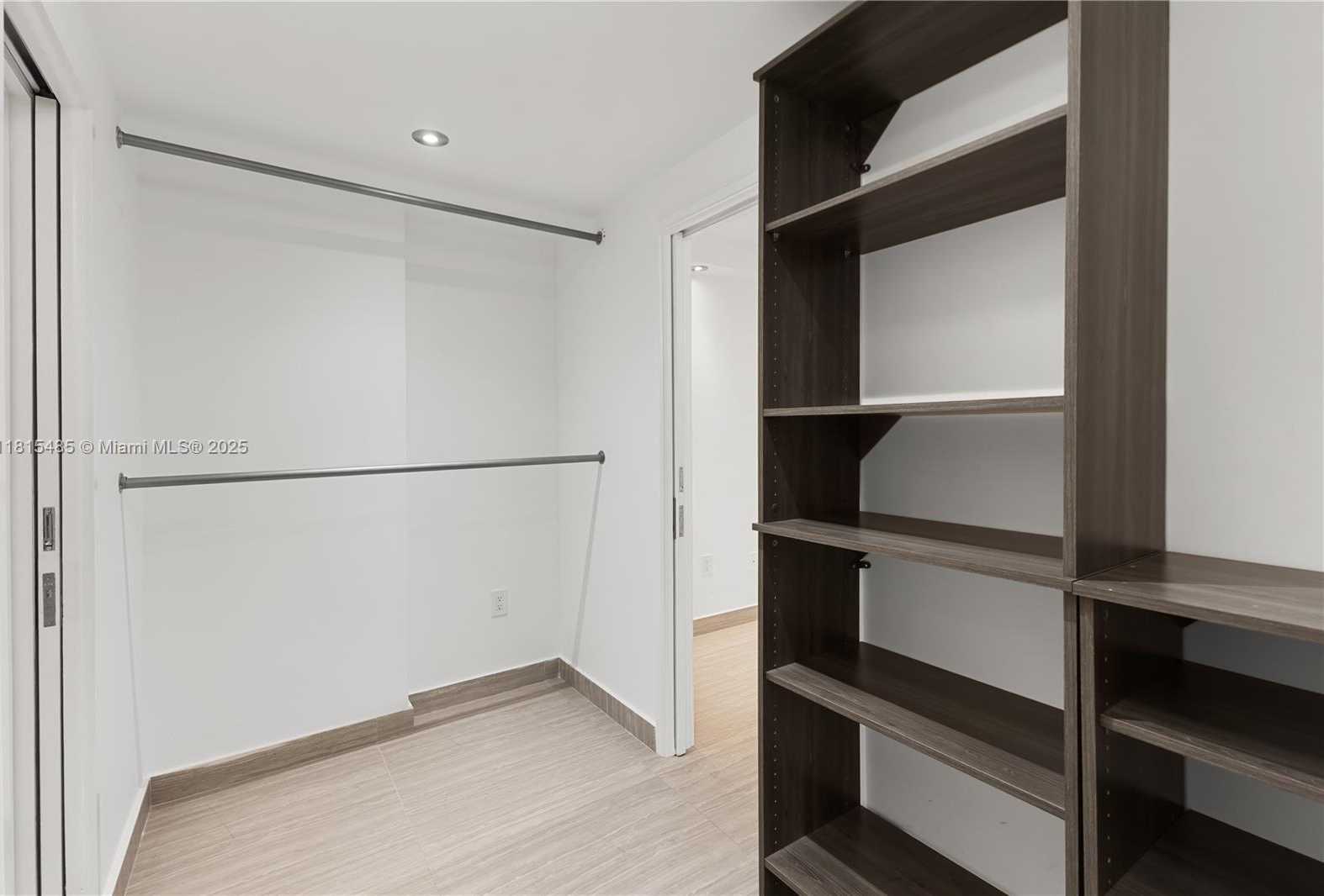 Small Image of 401 OCEAN DR #221, Miami Beach Number 12