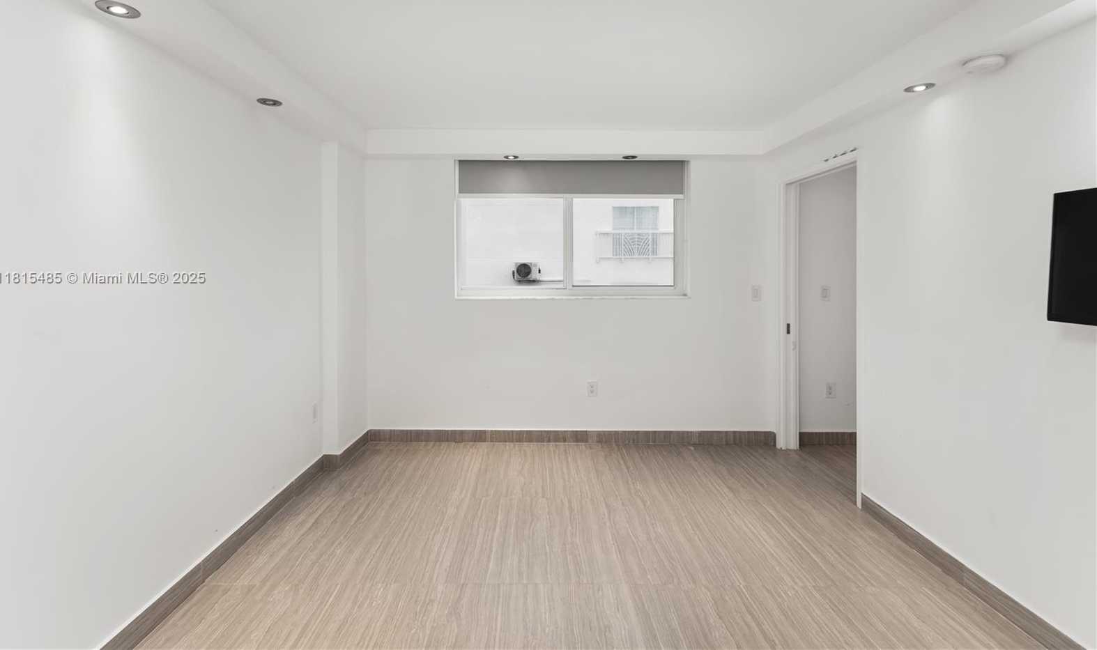 Small Image of 401 OCEAN DR #221, Miami Beach Number 8