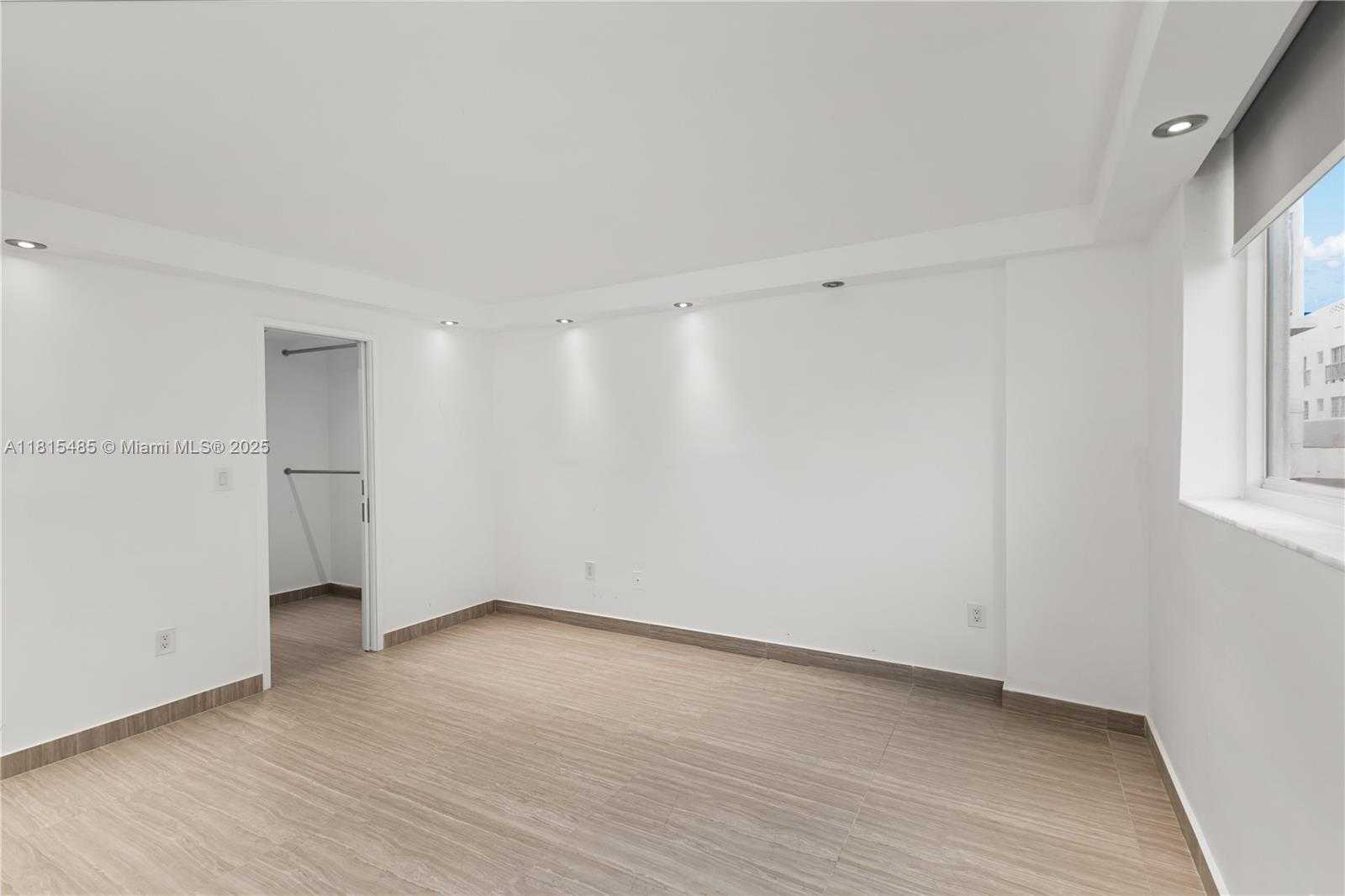 Small Image of 401 OCEAN DR #221, Miami Beach Number 9