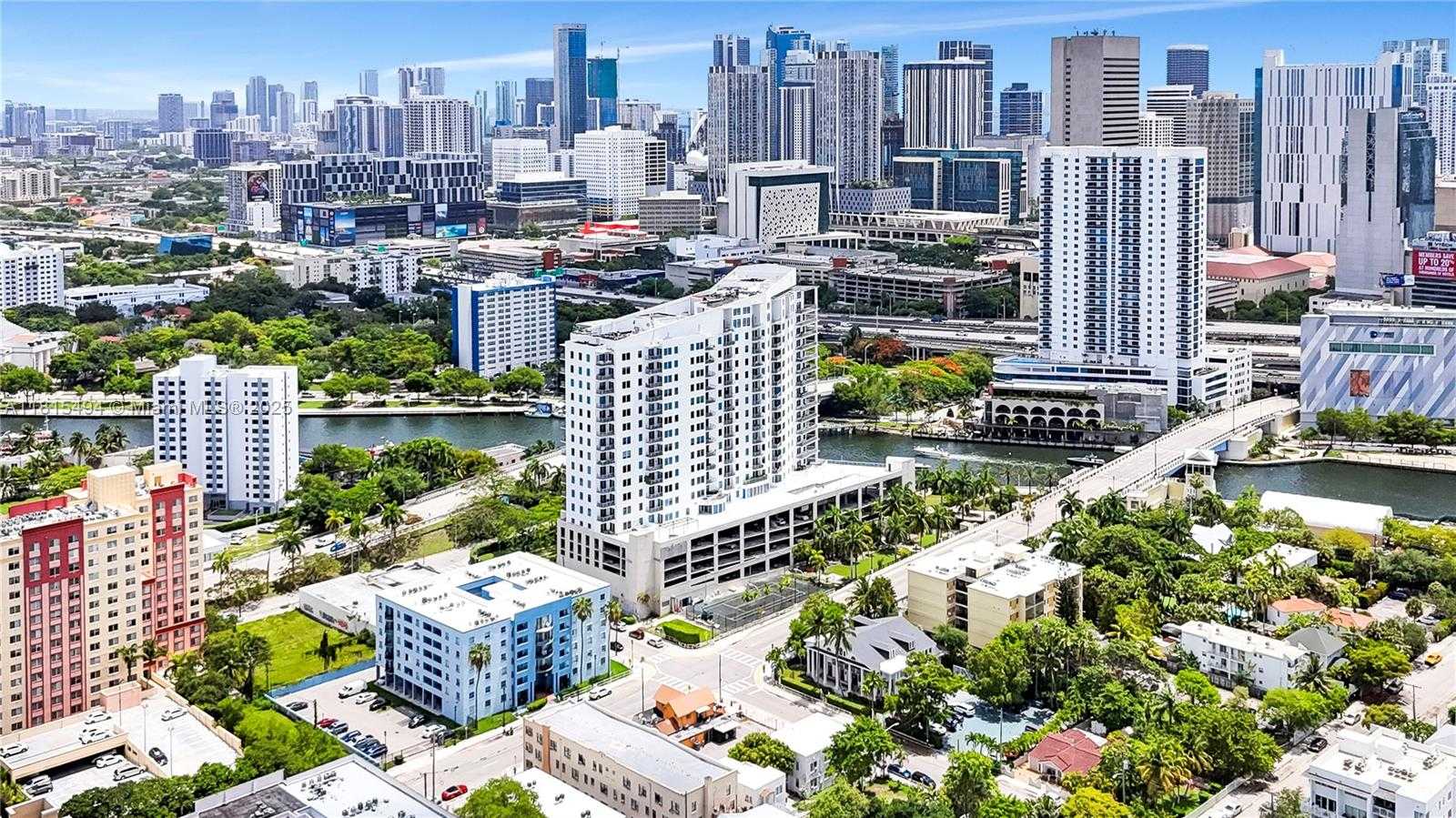 Small Image of 10 S River Dr, Miami, FL 33130, USA Number 3