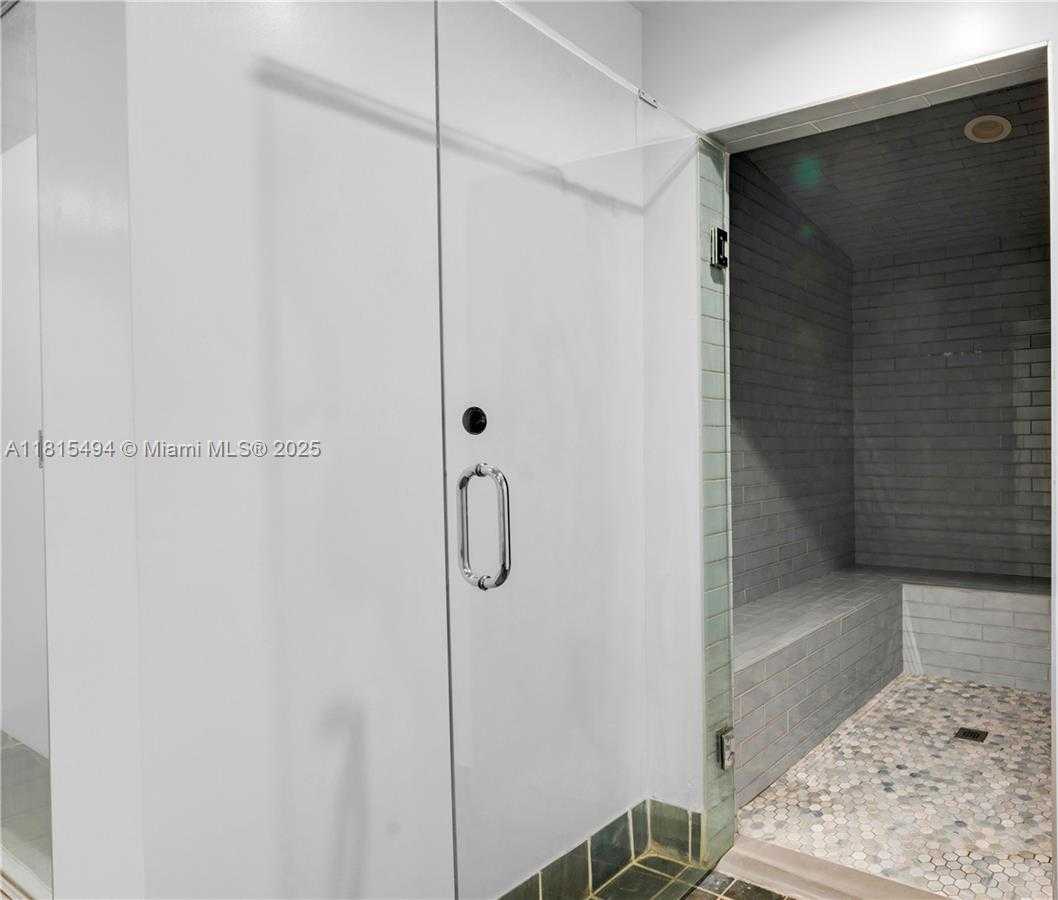 Small Image of 10 S River Dr, Miami, FL 33130, USA Number 31
