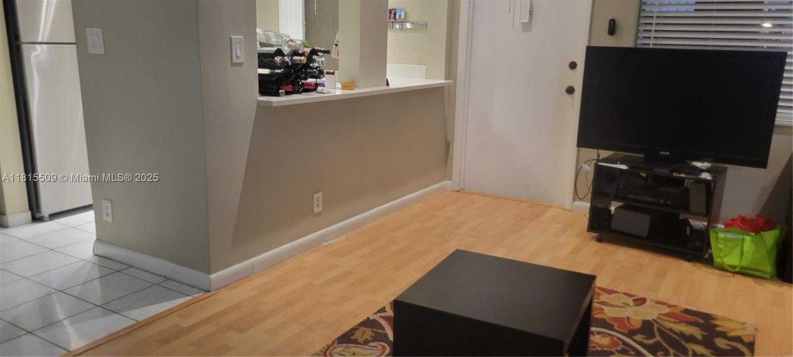 Small Image of 1958 MONROE ST #107, Hollywood Number 7