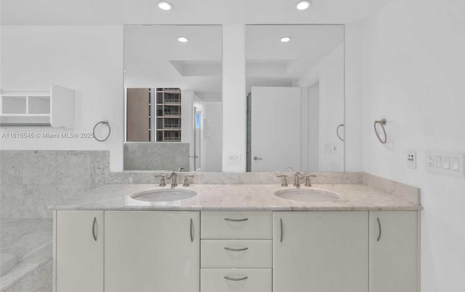 Small Image of 1331 BRICKELL BAY DR #1808, Miami Number 17