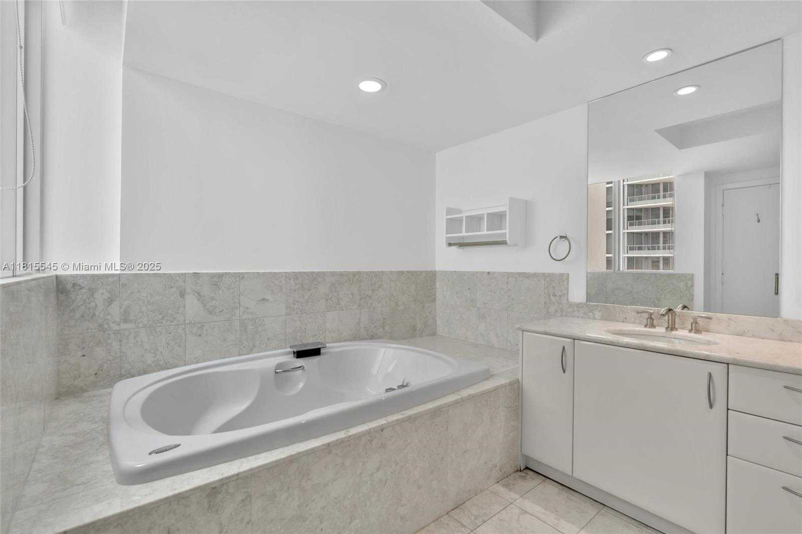 Small Image of 1331 BRICKELL BAY DR #1808, Miami Number 18