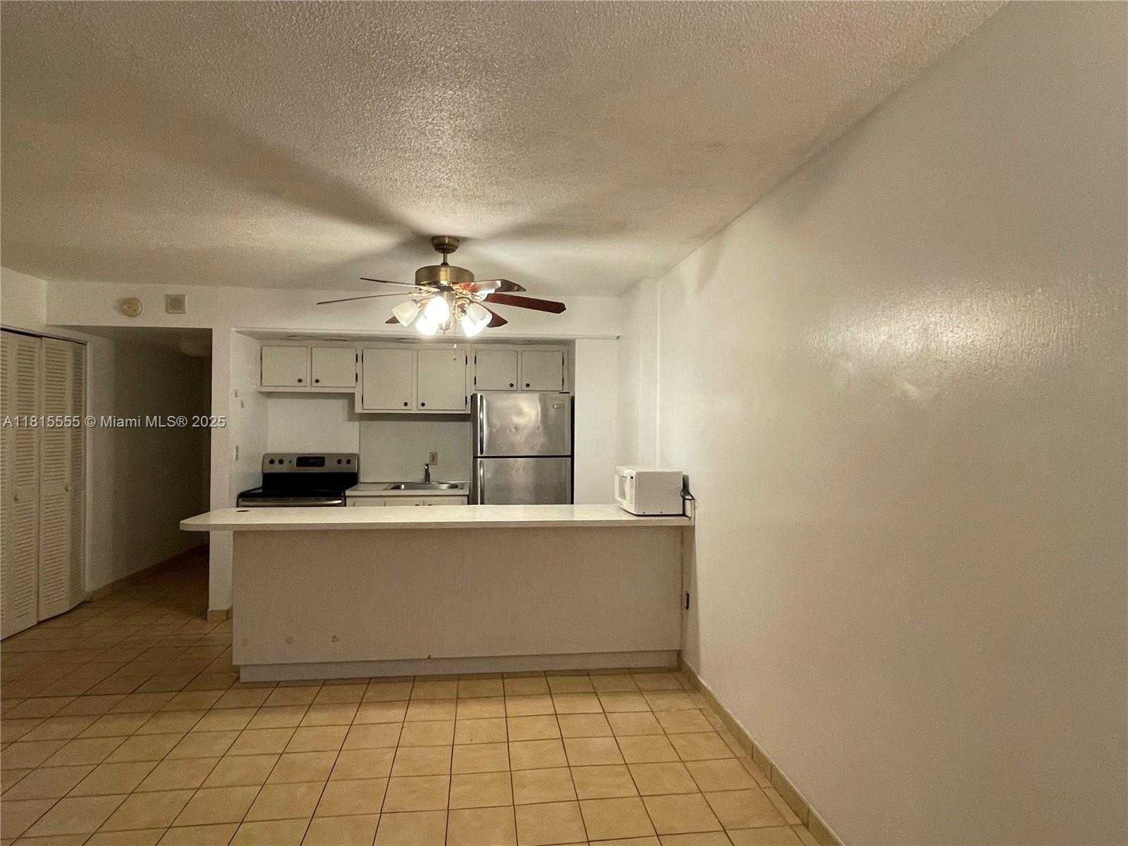 Small Image of 401 OCEAN DR #219, Miami Beach Number 3