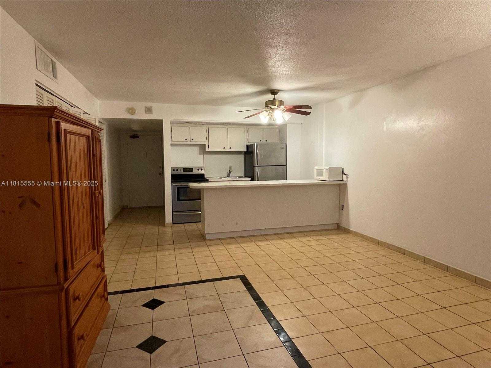 Small Image of 401 OCEAN DR #219, Miami Beach Number 4