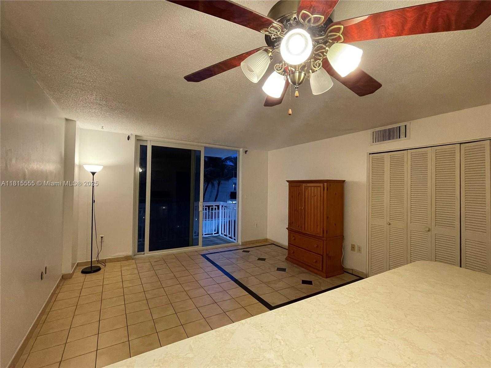Small Image of 401 OCEAN DR #219, Miami Beach Number 9