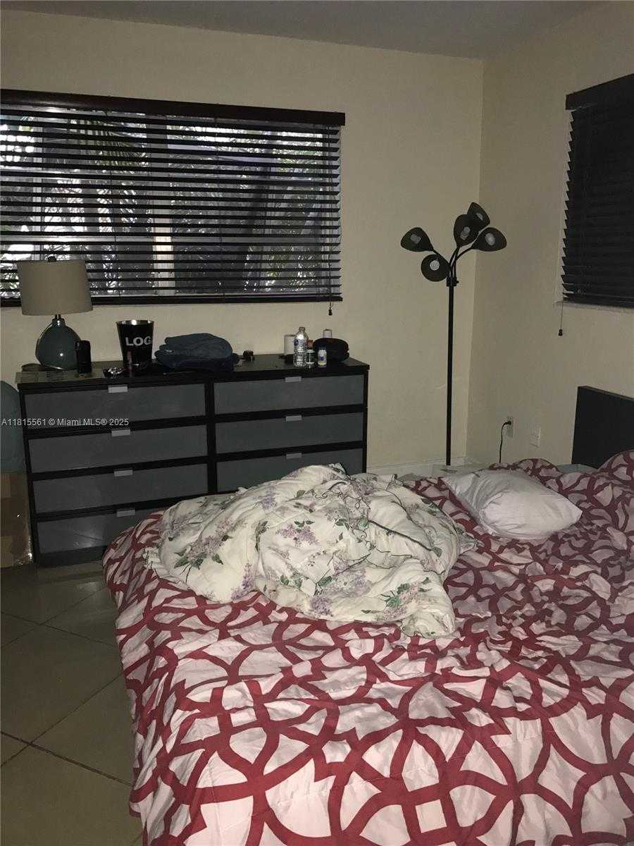 Small Image of Miami Number 6