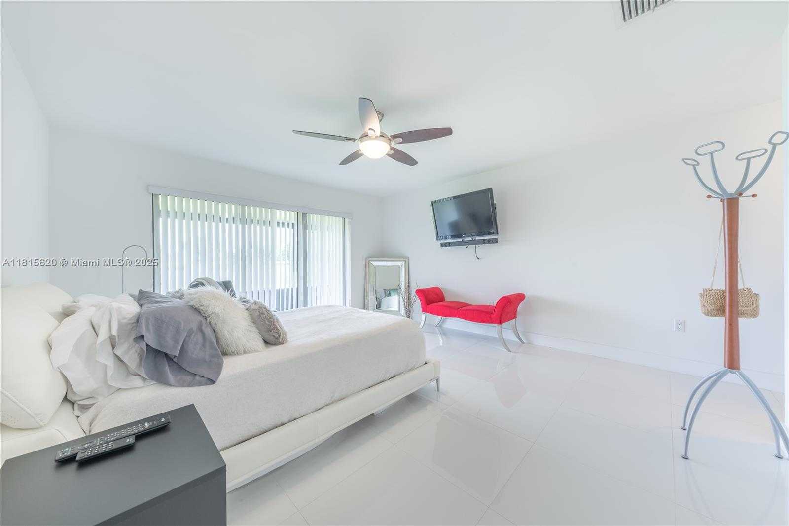 Small Image of 16189 LAUREL DR #25, Weston Number 14