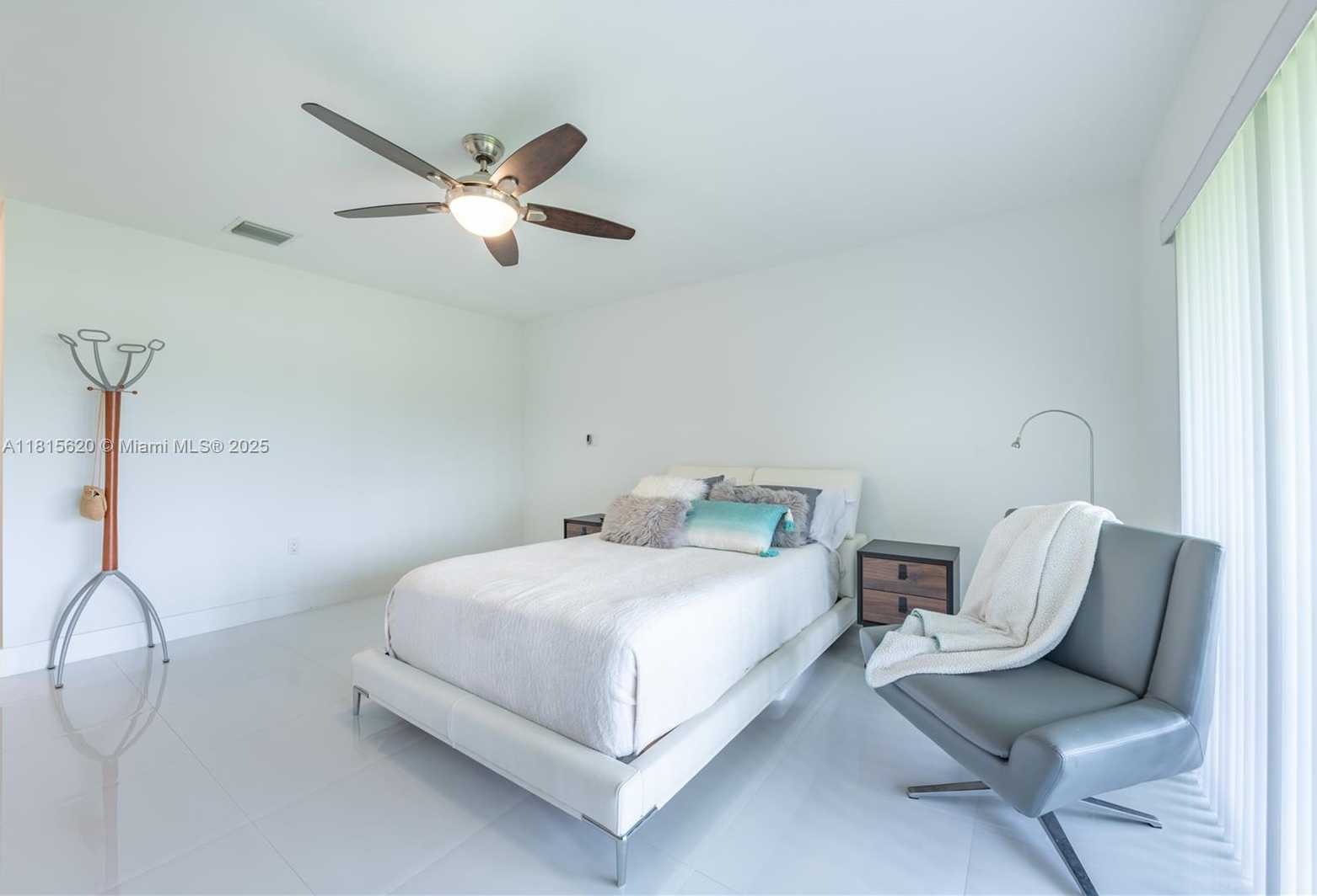 Small Image of 16189 LAUREL DR #25, Weston Number 19