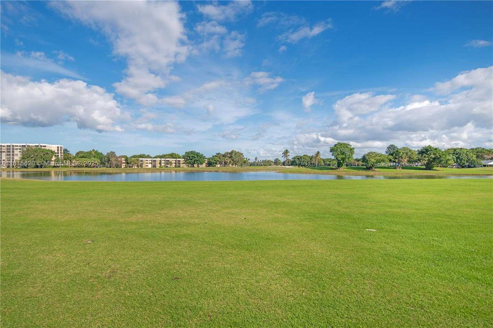 Small Image of 16189 LAUREL DR #25, Weston Number 23