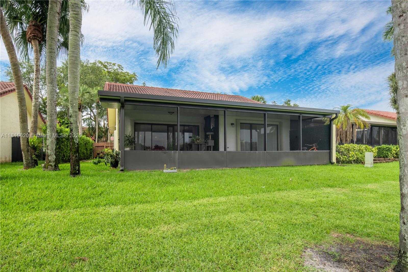Small Image of 16189 LAUREL DR #25, Weston Number 24