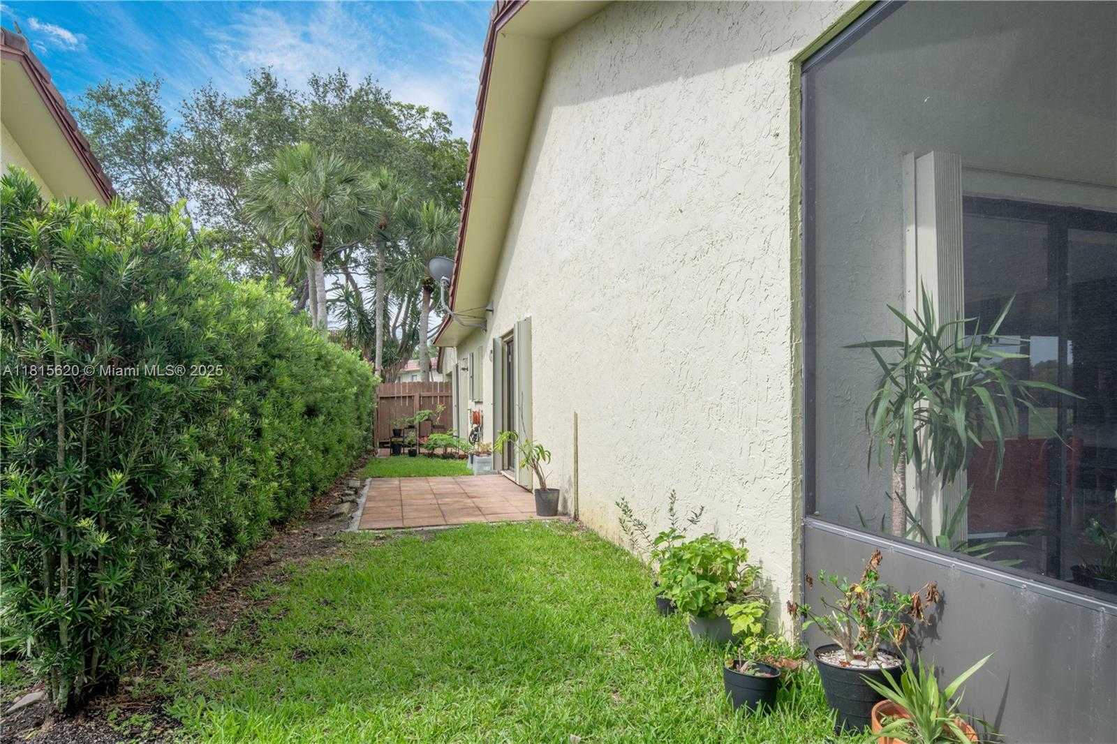 Small Image of 16189 LAUREL DR #25, Weston Number 27
