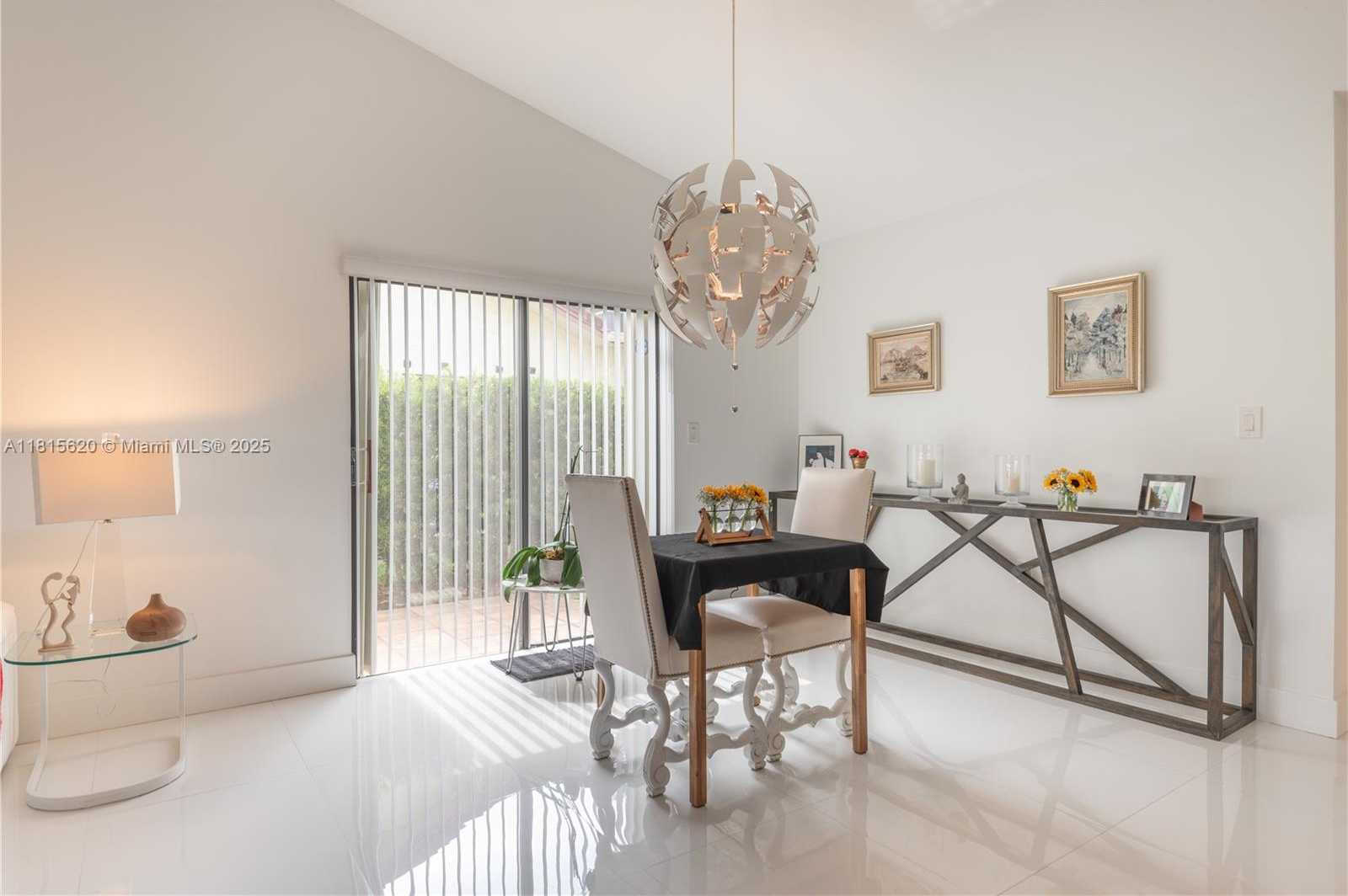 Small Image of 16189 LAUREL DR #25, Weston Number 6