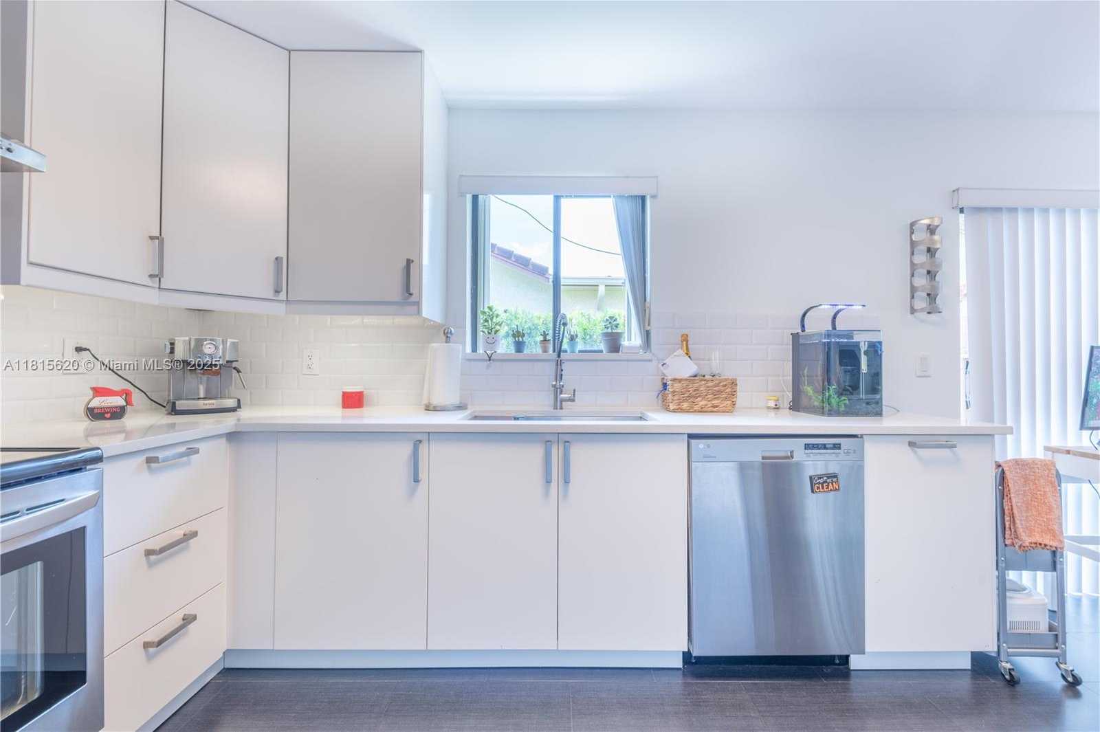 Small Image of 16189 LAUREL DR #25, Weston Number 8