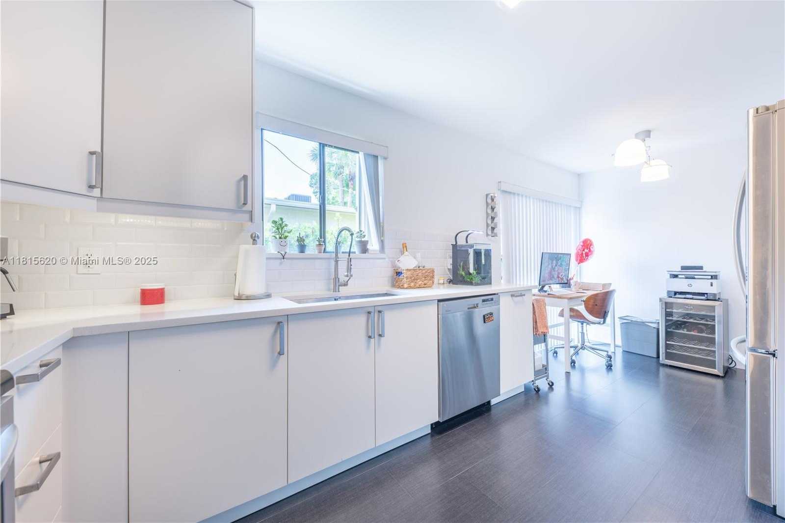 Small Image of 16189 LAUREL DR #25, Weston Number 9