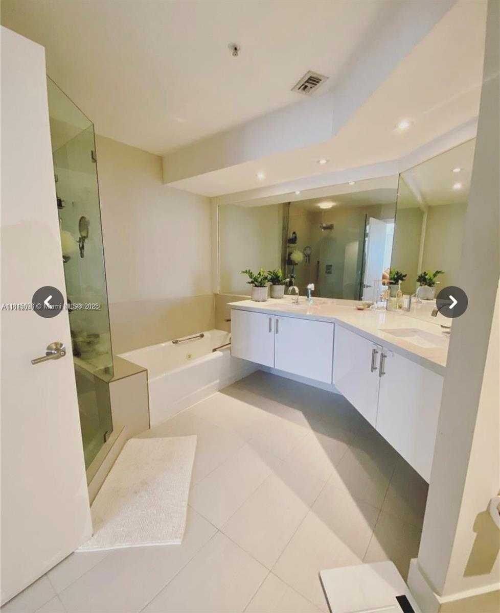 Small Image of 888 BRICKELL KEY DR #2209, Miami Number 4