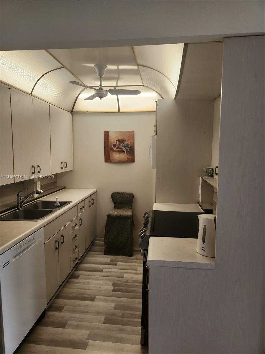 Small Image of 4144 CAMBRIDGE G #4144, Deerfield Beach Number 12