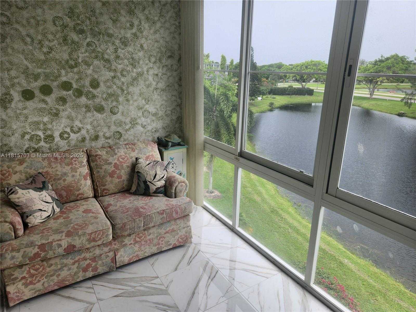 Small Image of 4144 CAMBRIDGE G #4144, Deerfield Beach Number 16