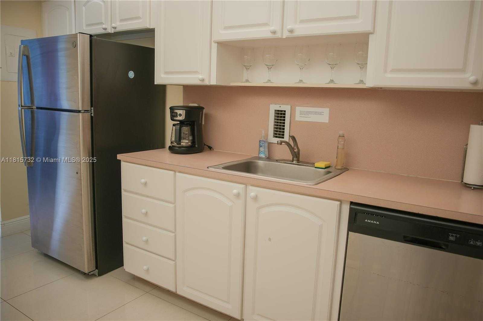Small Image of 4001 SOUTH OCEAN DR #11A, Hollywood Number 11
