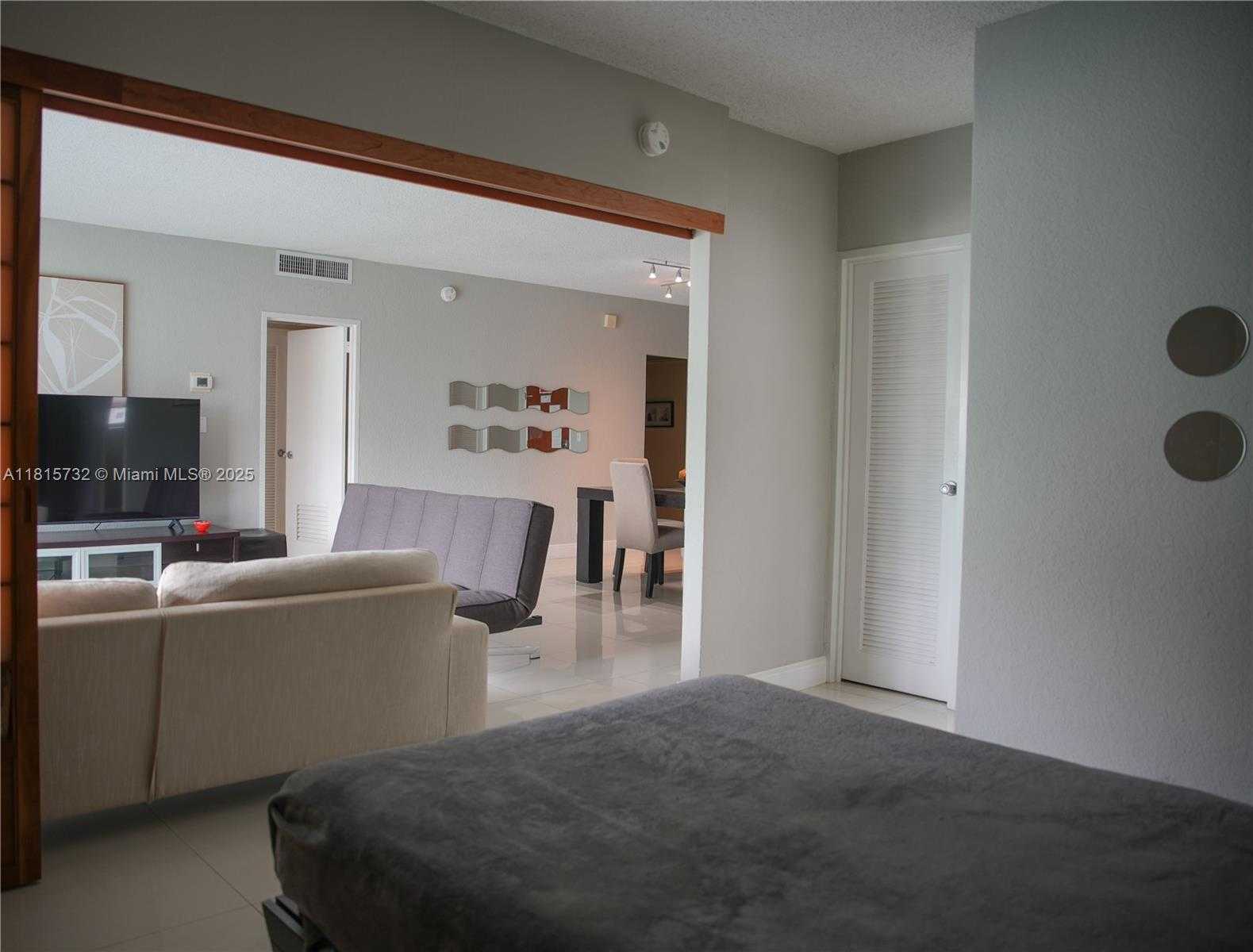 Small Image of 4001 SOUTH OCEAN DR #11A, Hollywood Number 19