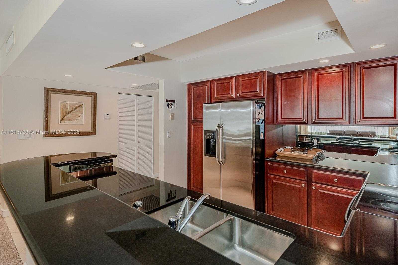 Small Image of 5600 COLLINS AVE #10E, Miami Beach Number 13