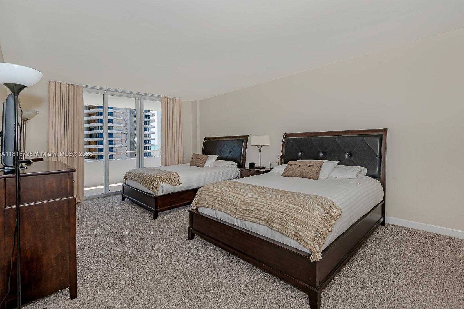 Small Image of 5600 COLLINS AVE #10E, Miami Beach Number 14