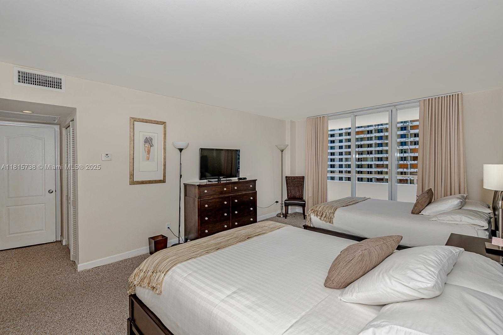 Small Image of 5600 COLLINS AVE #10E, Miami Beach Number 15