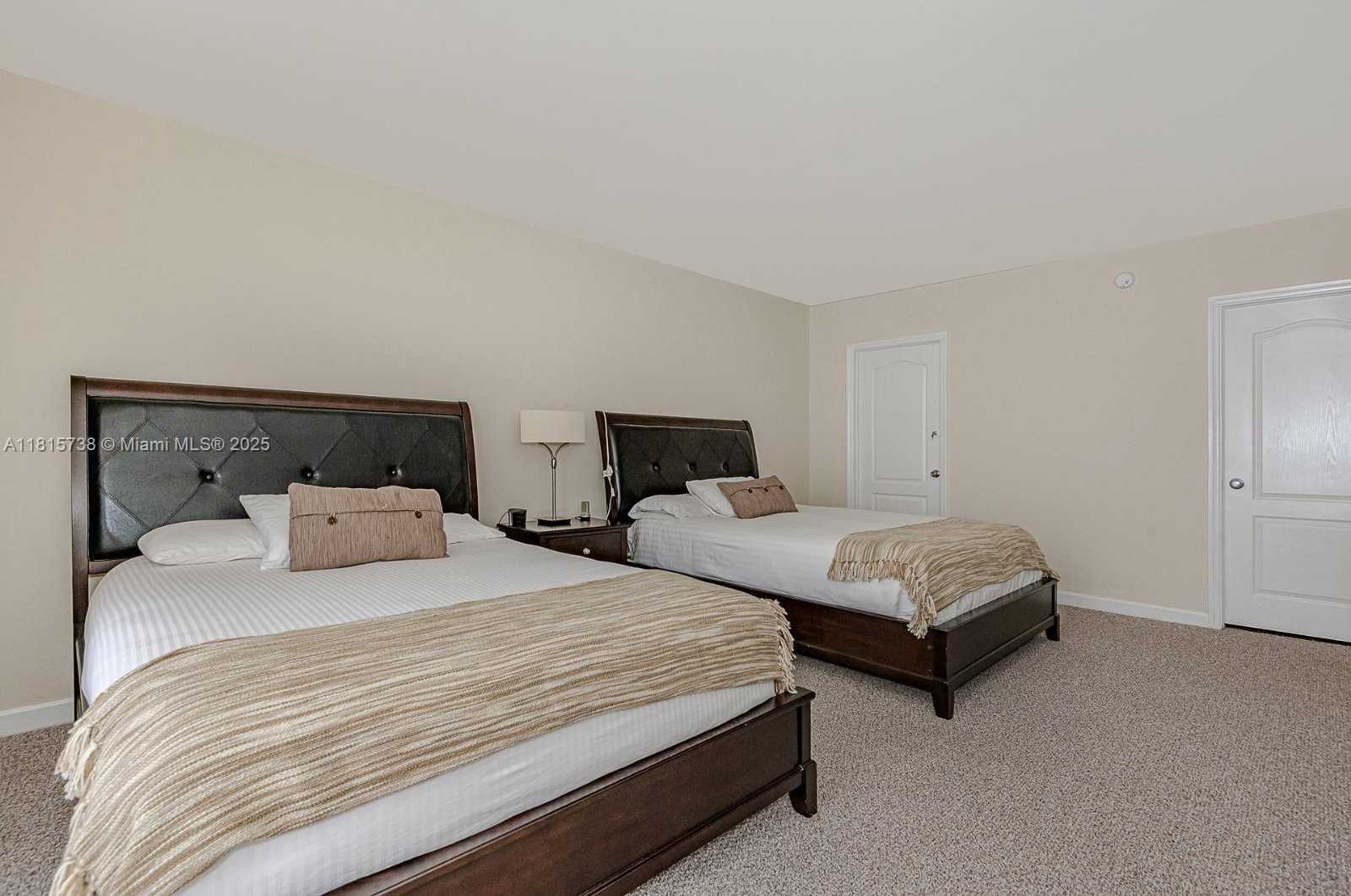 Small Image of 5600 COLLINS AVE #10E, Miami Beach Number 16