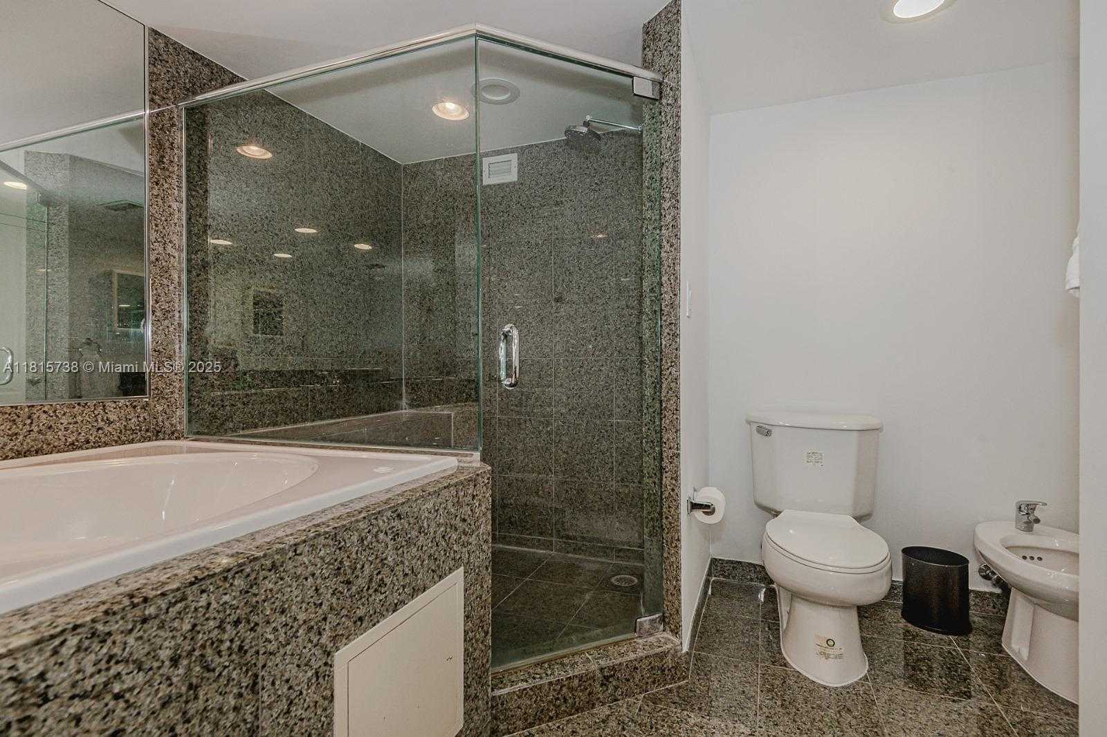 Small Image of 5600 COLLINS AVE #10E, Miami Beach Number 18