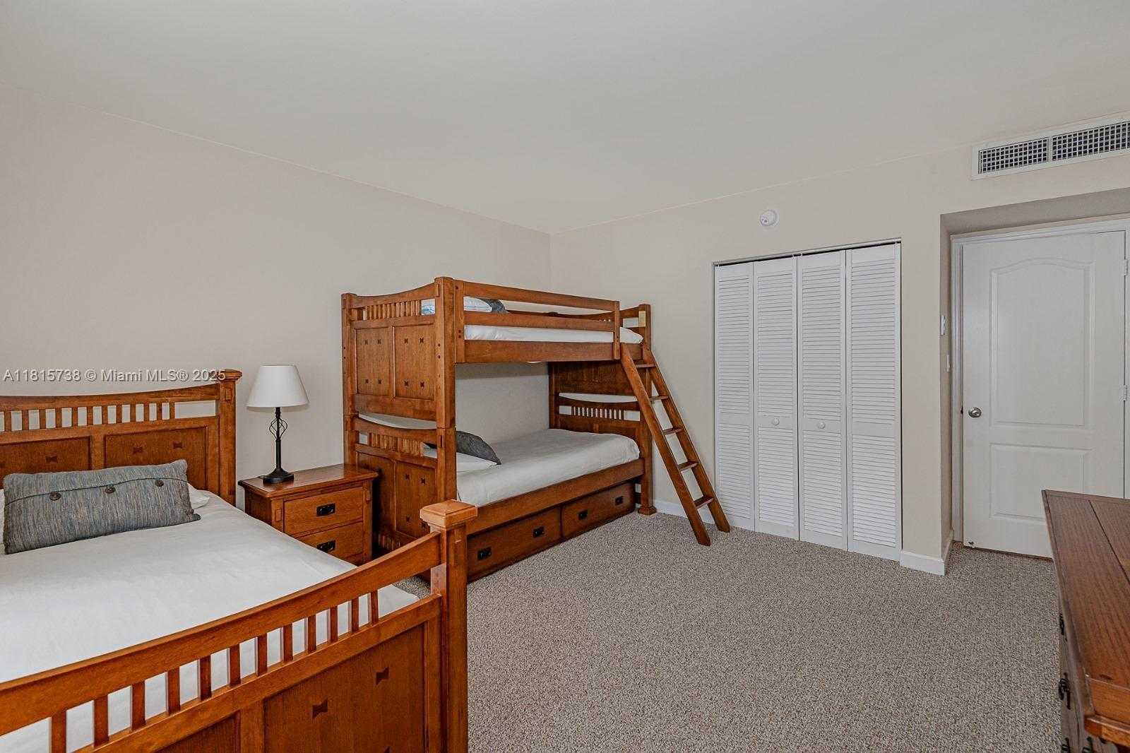 Small Image of 5600 COLLINS AVE #10E, Miami Beach Number 22