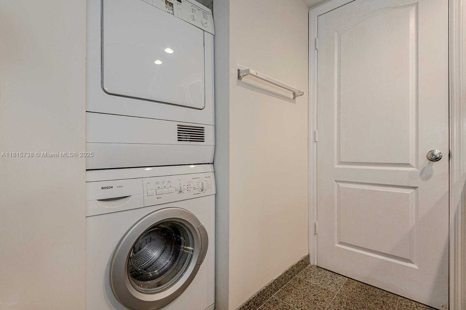 Small Image of 5600 COLLINS AVE #10E, Miami Beach Number 23