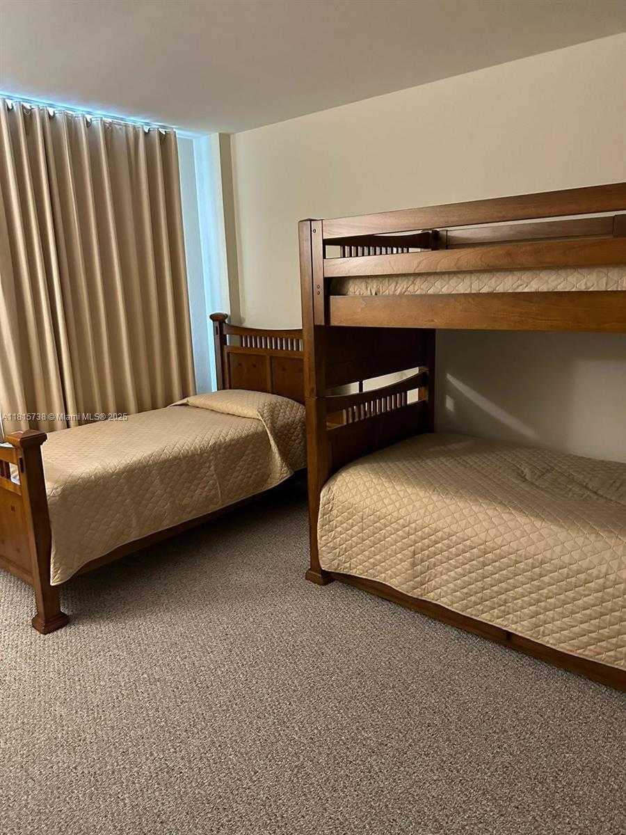 Small Image of 5600 COLLINS AVE #10E, Miami Beach Number 25
