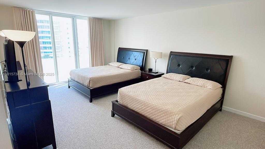 Small Image of 5600 COLLINS AVE #10E, Miami Beach Number 26