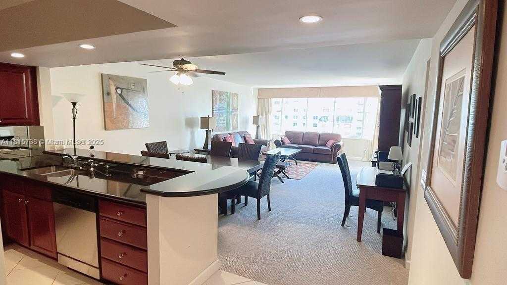 Small Image of 5600 COLLINS AVE #10E, Miami Beach Number 27