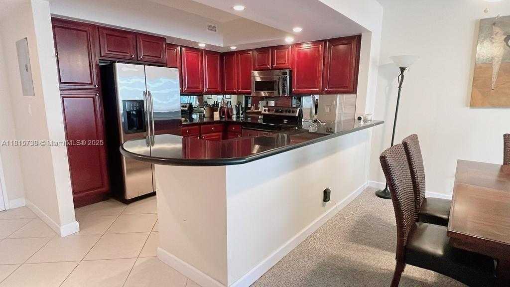 Small Image of 5600 COLLINS AVE #10E, Miami Beach Number 28