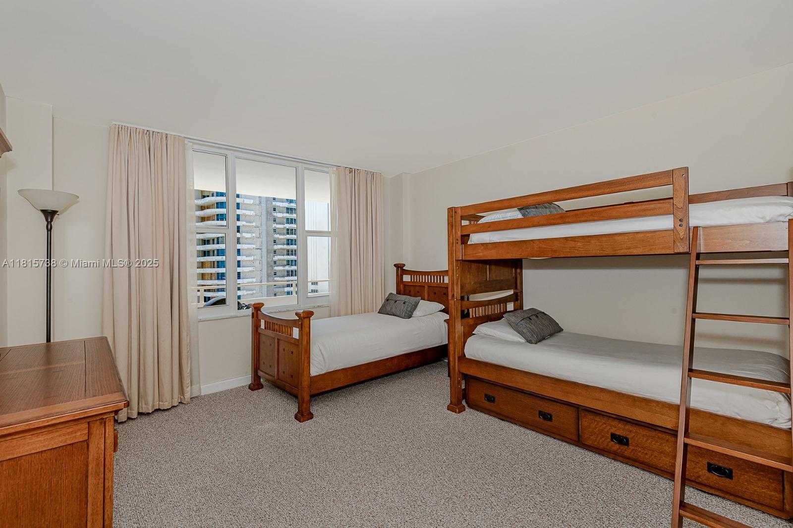 Small Image of 5600 COLLINS AVE #10E, Miami Beach Number 31